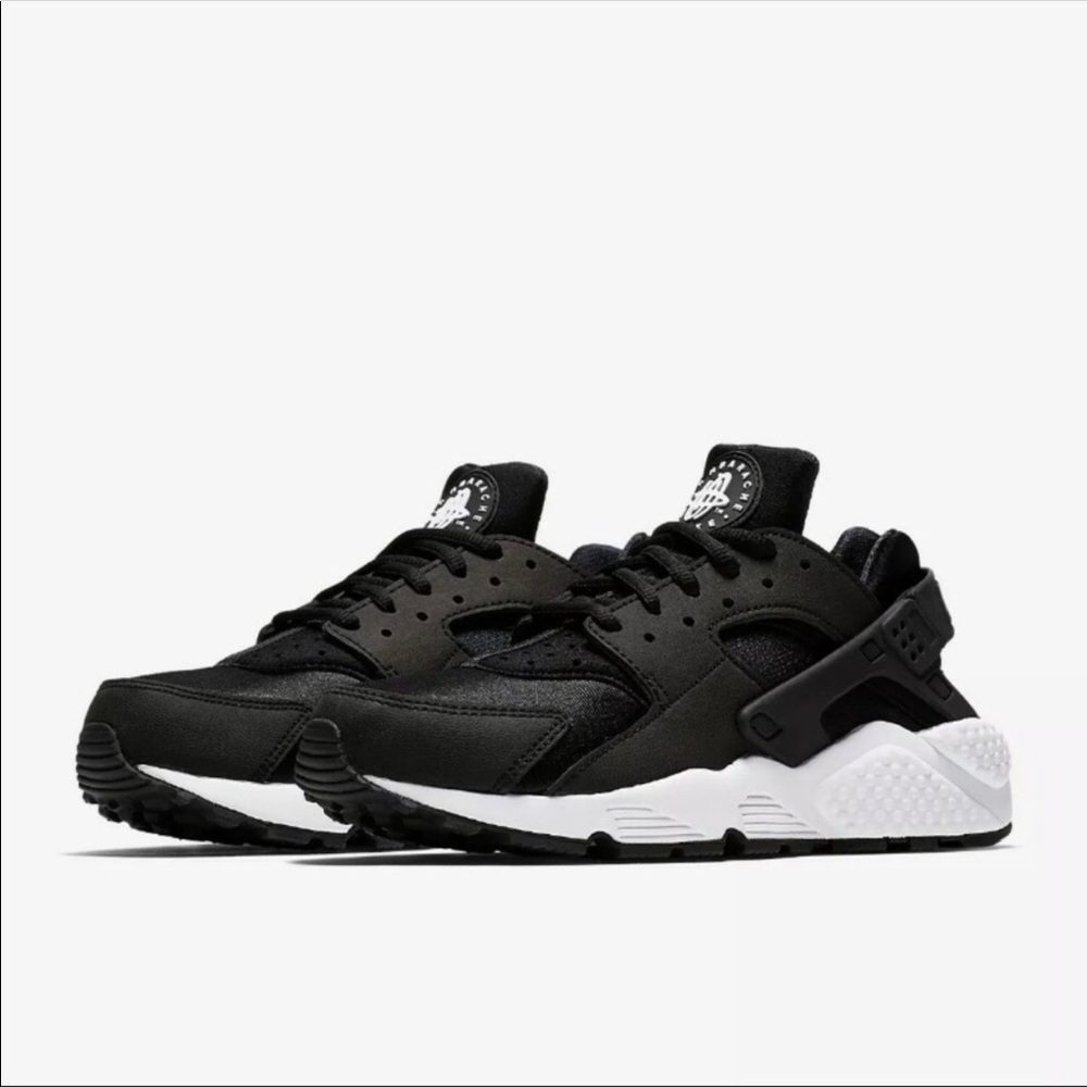 Sold ‼️NWT ❤️ Nike Huarache Run Black/ White 6.5W - Picture 2 of 6